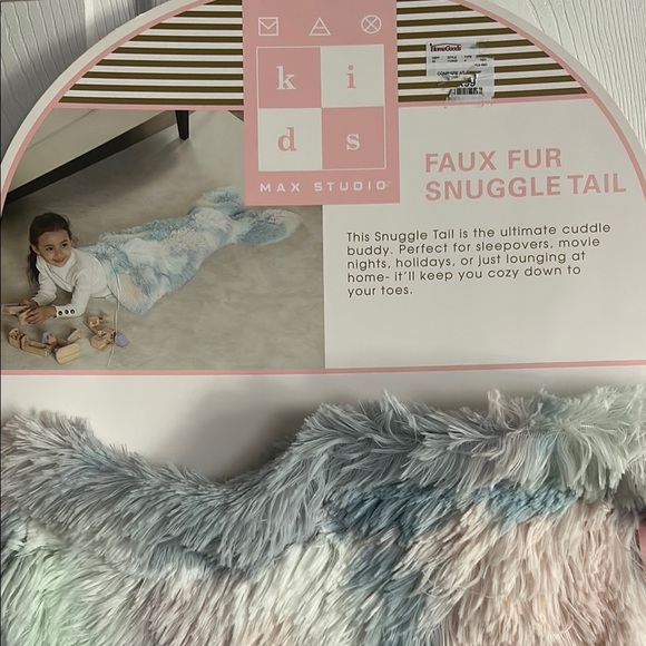 Max Studio Kids Faux Fur Snuggle Tail - Picture 1 of 5